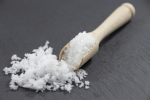 高い塩と安い塩の違いとは！？　肉料理におすすめの３つの塩！